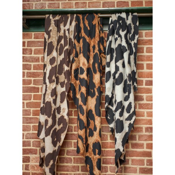 Black Colour BCFawn leo winter scarf - creme 