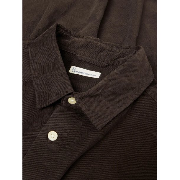 Knowledge Cotton Dune regular corduroy shirt - chocolate torte 1090053