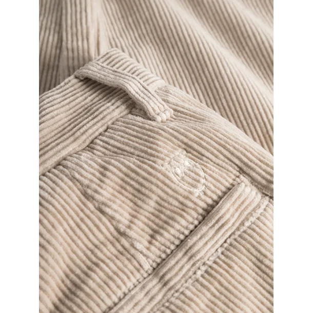 Knowledge Cotton Chuck Regular 8-Wales Corduroy Chino Pants - light feather gray 