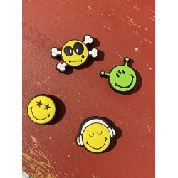 Crocs tags / charms 