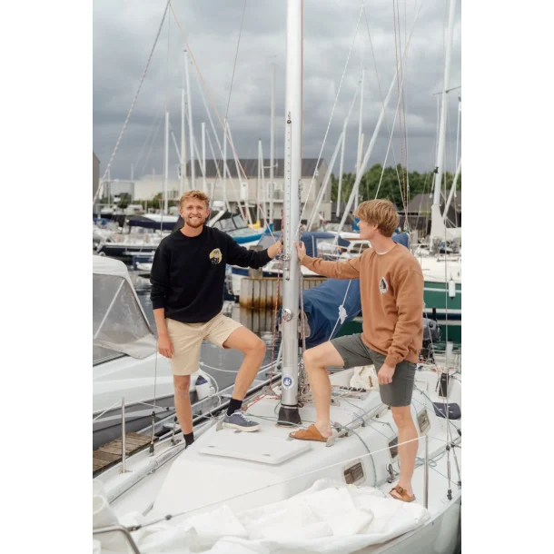 LAKOR Sunshine Seagull Crewneck - moonless night