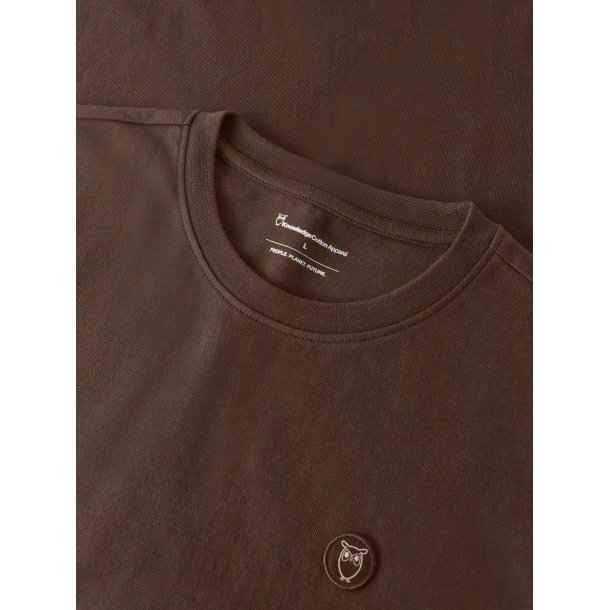 Knowledge Cotton Badge t-shirt - shaved chocolate 