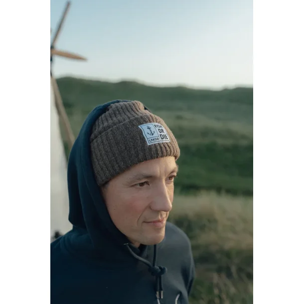 LAKOR Fish or Die Beanie - Light brown 