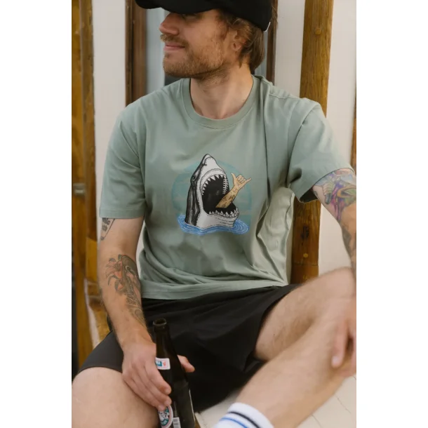 LAKOR Shark Shaka t-shirt - seaspray 